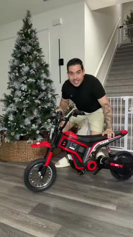 🏍️🔥 ¡El regalo que cualquier niño quisiera tener! Moto eléctrica recargable con doble motor y rueditas de entrenamiento 😍 ¿A quién se la regalarías? 👇 #blackfriday #tiktokshopblackfridaysale #blackfridaysale #MotoElectrica #KidsRideOn 