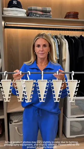 👕 Is your closet running out of space for clothes? This V-shaped double-sided organizer hanger has 12 hooks and rotates 360 degrees. It saves tons of space, perfect for shirts, jackets and pants. #ClosetOrganizer #ClothesHanger #SpaceSaving #HomeOrganization #ClothesStorage