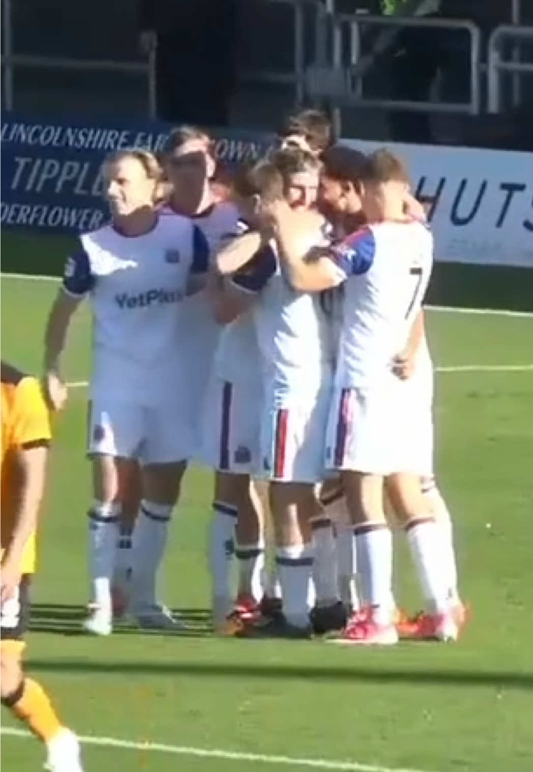 A WORLDIE FROM DANNY MAYOR! 🤯🤯🤯 Another win for AFC Fylde today as they move into 3rd ✅