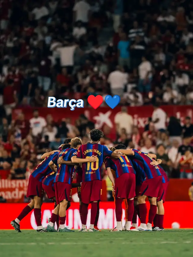 Voici la photo de l'équipe de Barcelone avec les joueurs. Toujours un plaisir de voir cette solidarité sur le terrain. #Barça #équipe #football♥️💙👊🏾👍🏾👌🏾