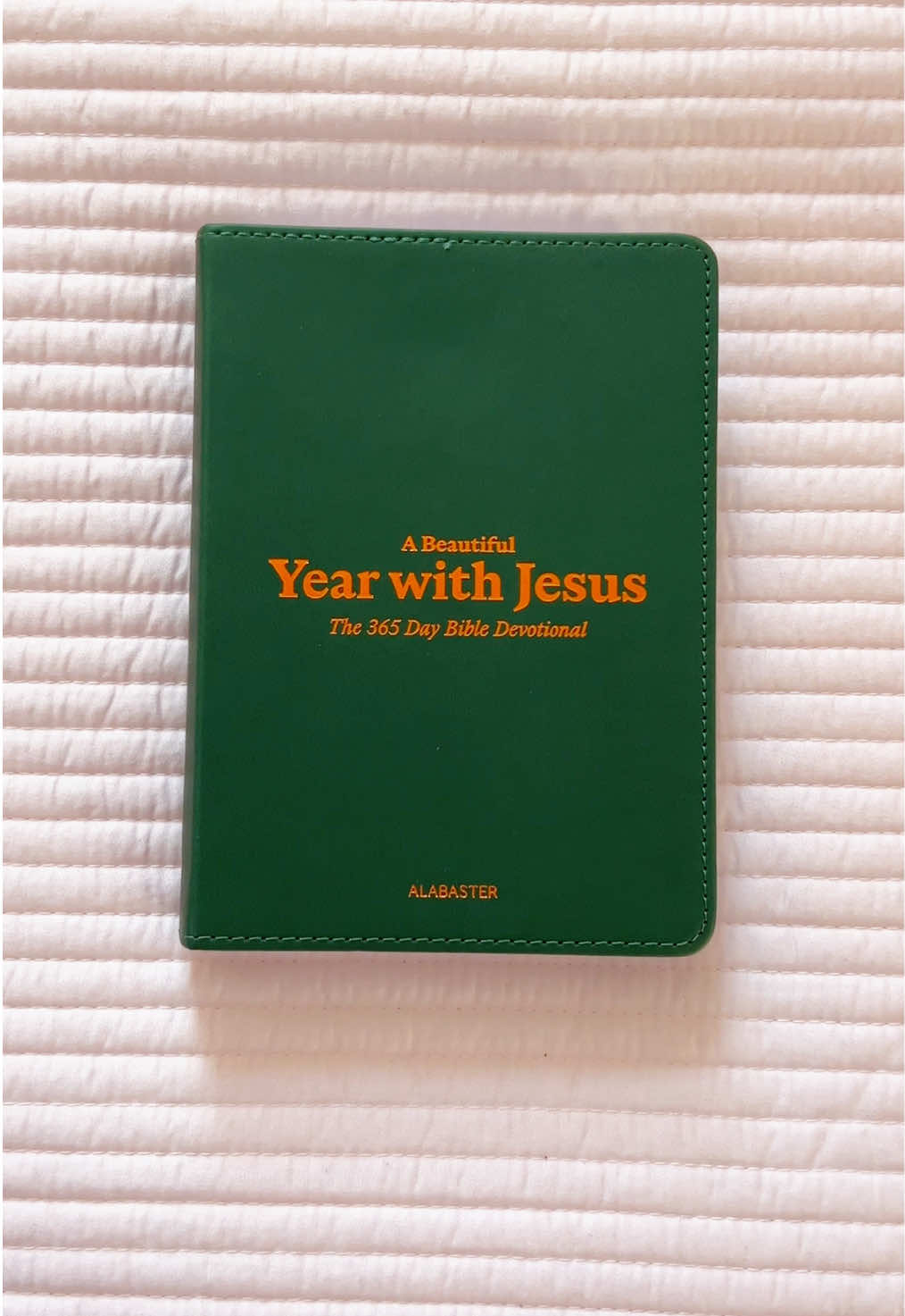 hoping this book finds you; so many beautiful themes and you only need one minute to read each devotional :) “A beautiful Year With Jesus: The 365 Day Bible Devotional” (Leather) by @Alabaster 💟 #faith #christian #bookstoread #biblestudy #inspiration 