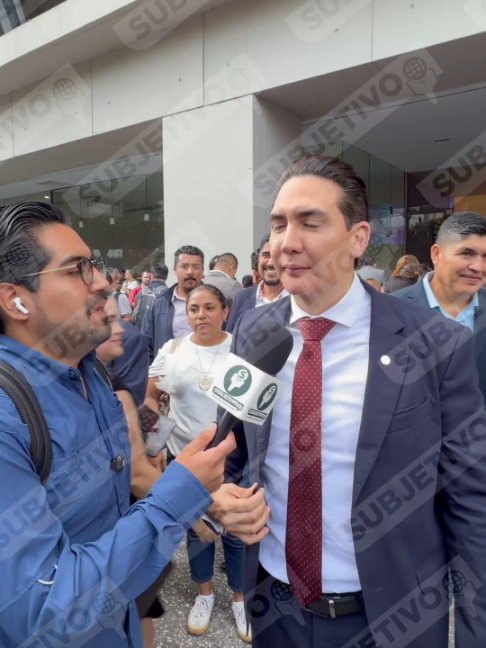 #República 🔴 LO BAJAN POR GÉNERO, AFIRMA QUE NO TRAICIONARÁ: HECTOR SANTANA El alcalde de Bahía de Banderas afirmó que, pese a ganar la encuesta con calificación perfecta de 10, asume la decisión de @partidomorena de designar a una mujer y no al ganador. Más información en nuestro canal de YouTube. Link en bio.
