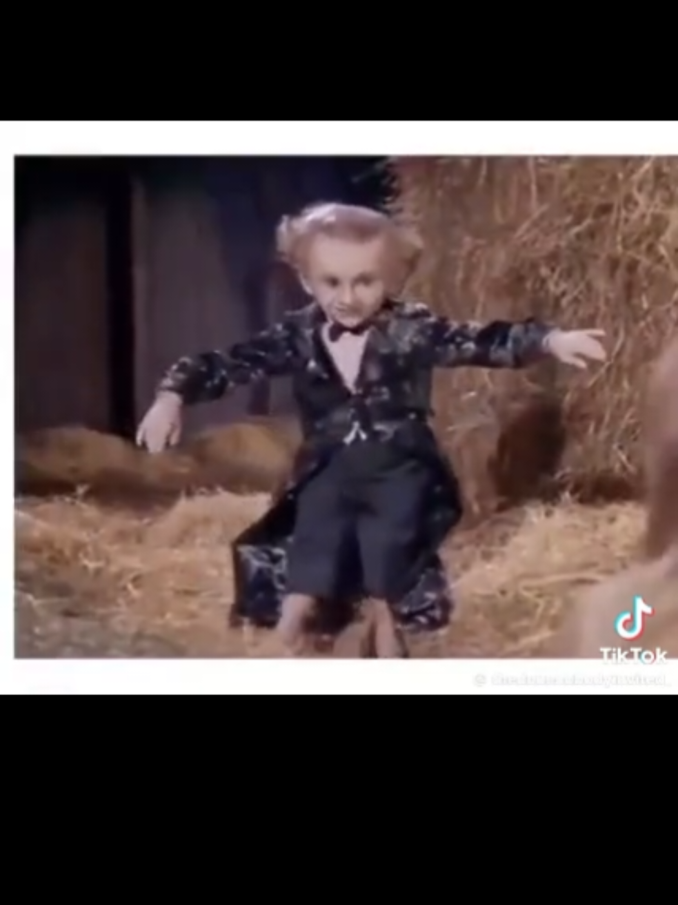 How I dream with a few drinks and melatonin #dreams #tiptoe #melatonin #rumplestiltskin 
