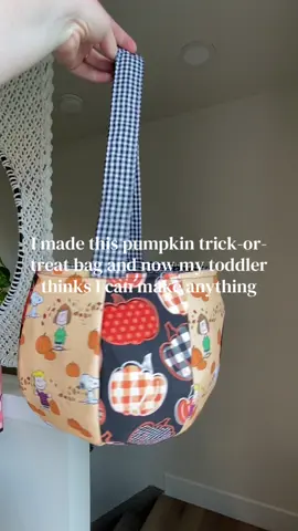 This was actually such a good beginner sewist project!!🎃 Took me roughly 3 hours and turned out way better than I expected! 🧡 Definitely not perfect but my toddler is SO excited to trick-or-treat now! 