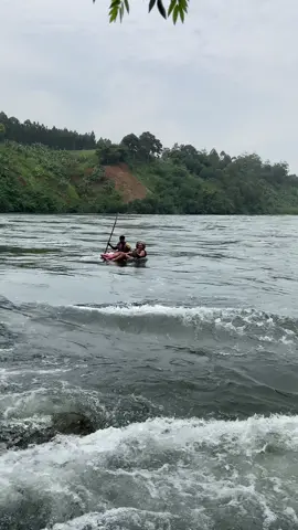 #watertubinginjinja #watertubing #whitewaterrafting #sourceofthenile #letstourjinjacity 
