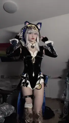 Sneaked my cat there #cosplay #hsr #HonkaiStarRail #hsrcosplay #ciphercosplay 