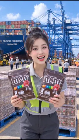 Socola M&M nhập tận cảng rẻ hơn cả bát phở thế này thì không chốt đời không nể! #SocolaMM #GiaTanGoc #DealHot #AnVatGiaRe #TikTokShop