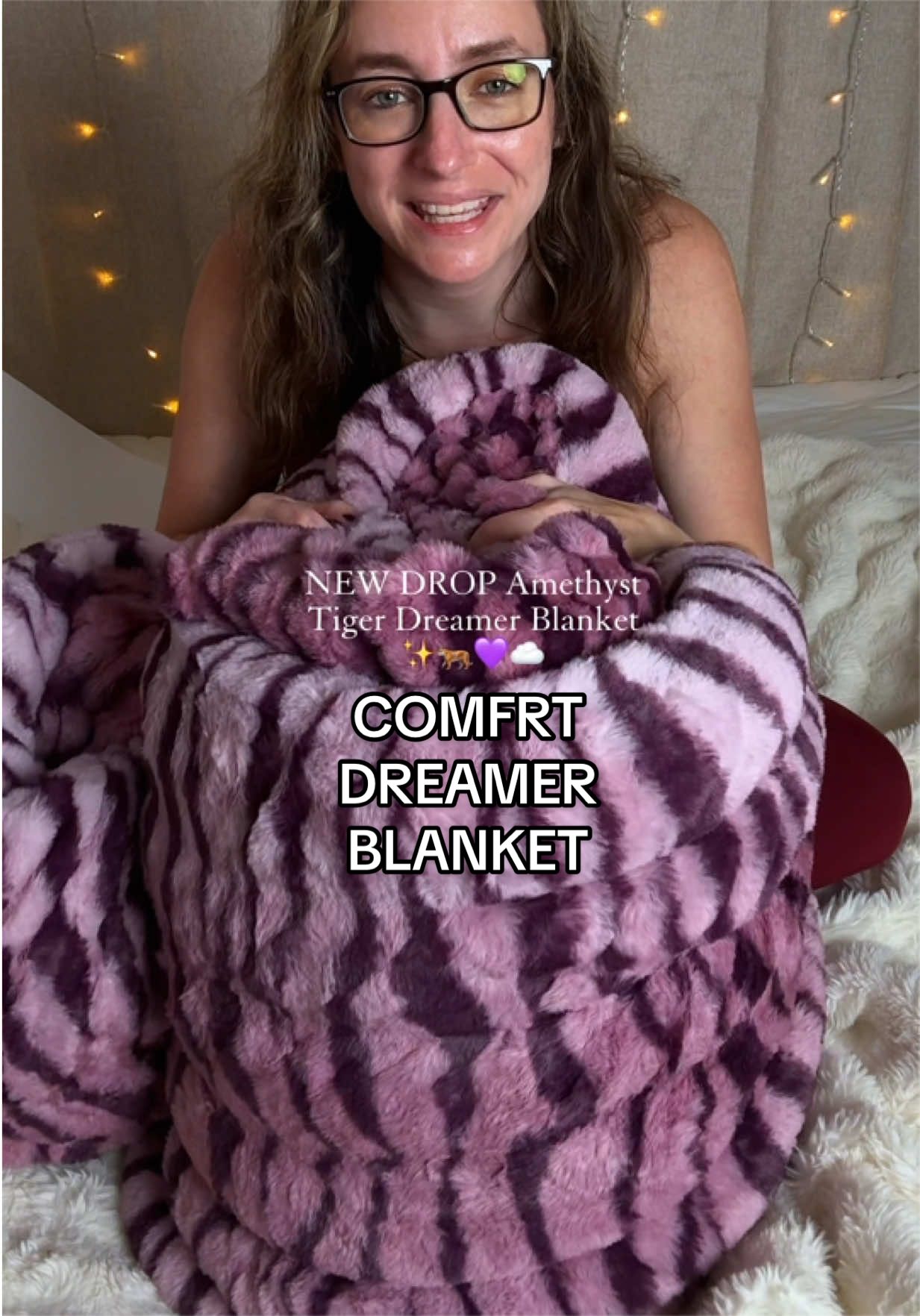 This has to be my fav color yet absolutely stunning 💜🐅☁️✨ #comfrt #dreamerblanket #comfrtdreamerblanket #TikTokShopFallDealsForYou #cozyblanket @Comfrt 