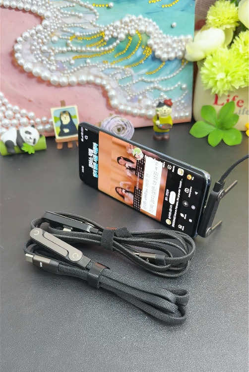Cargar el celular mientras juegas es MUCHO más fácil con esto.🎮⚡📱   #phonestand  #charger  #TikTokShop  #ChargingGadgets #SohoChic