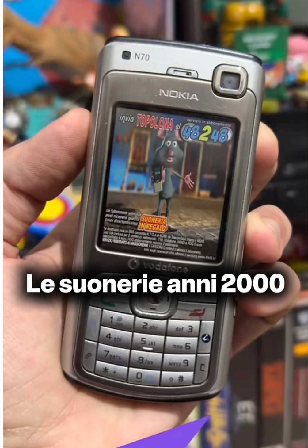 Si può parlare di suonerie anni 2000 come se fosse un genere musicale? (Se dopo aver visto il video canterai tutto il giorno Virgola la stella del telefonino ti chiedo scusa)  #suonerieanni2000 #anni2000 #y2k #italia #nostalgia 