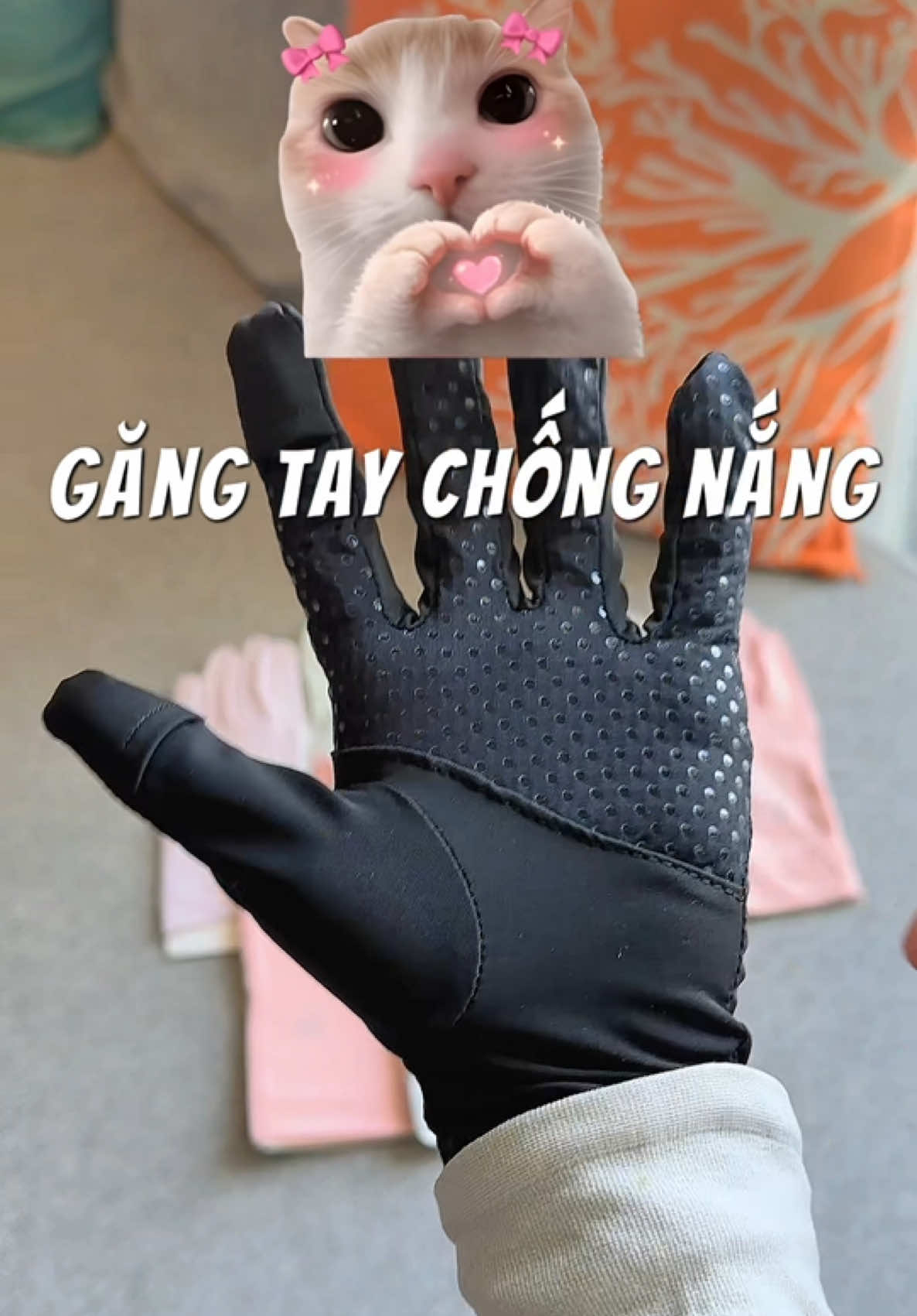 Trời đã nắng còn phải chạy xe máy thì mấy bà nhớ găm 1 đôi găng tay vào cốp xe để bảo vệ da tay nha #gangtaychongnang 