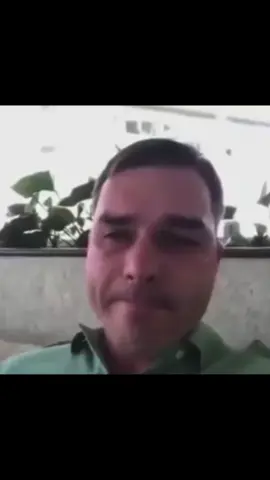 flavio bolsonaro é visto chorando, pois trump recusou o seu pedido de casamento ! veja as imagens a seguir: ##lula##pt##fyp##jennie##blackpinkbiggestgg