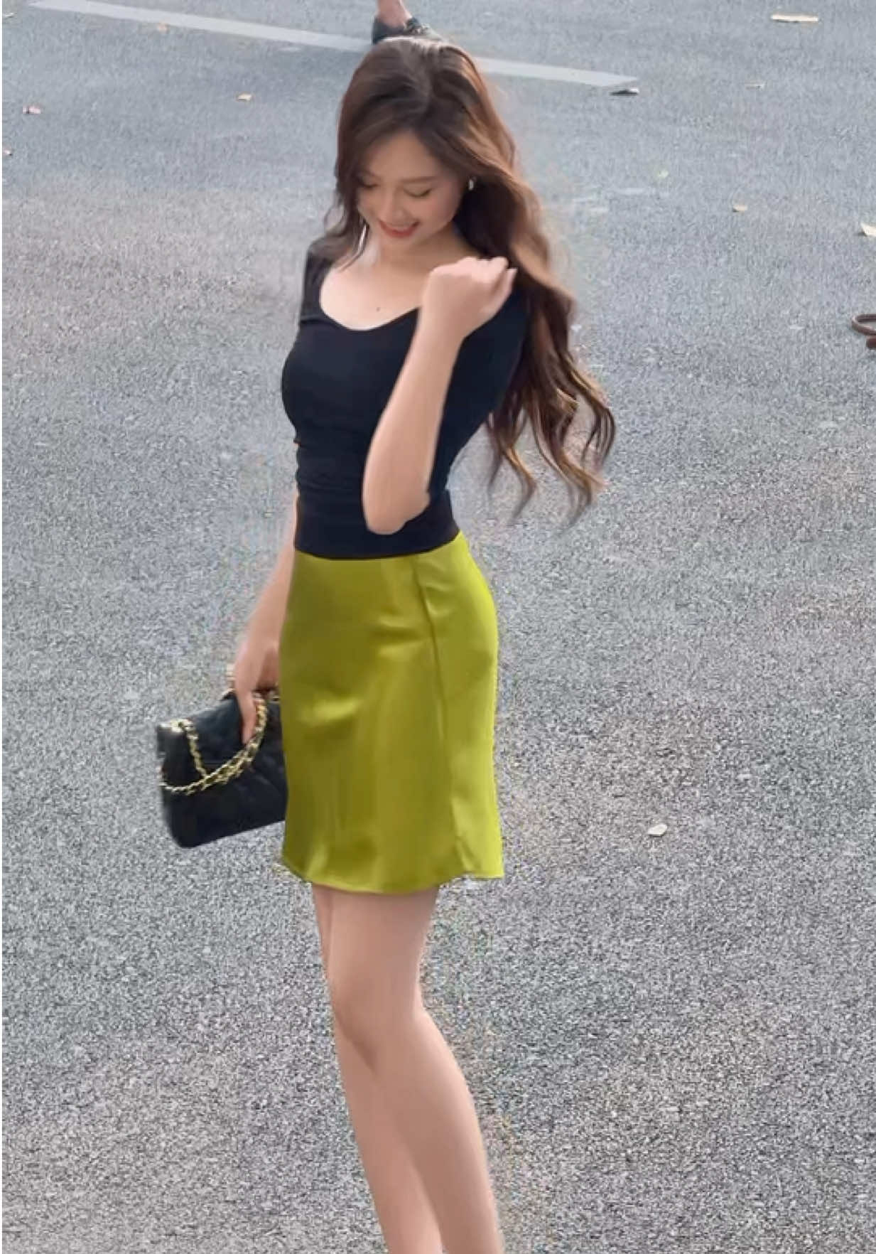 Không cần cầu kỳ mà vẫn có nét điệu đà riêng 🤭 #tranlekhanhvan26 #thoitrangnu #aothunnu #xh #vaylua 