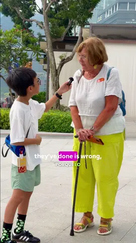 What Comes Back to You When You’re Kind to the World? 💛 Her Answer Is Worth Hearing 💛 Cyrus Interviewed a British Lady in Singapore 🇬🇧🇸🇬 #CyrusInterviews #StreetInterview #UK #Singapore #Kindness 