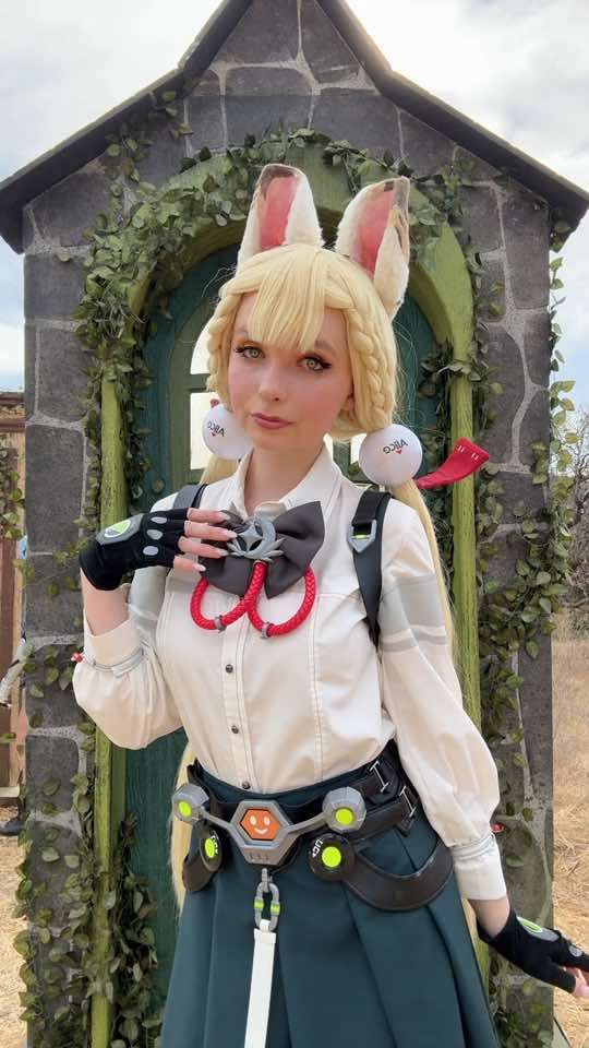 It’s finally October !! 🎃 Only fitting I cosplay a Spook Shack character! 👻 #cosplay #zenlesszonezero #spookshack #hoyocreators #alicethymefield 