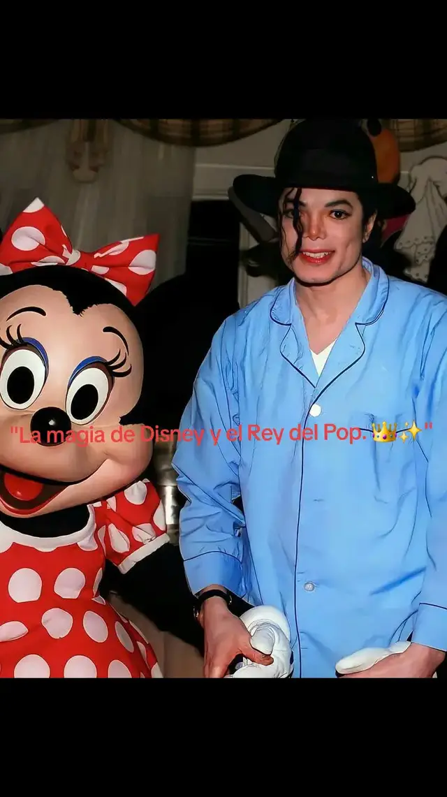 Michael Jackson compartiendo sonrisas con la adorable Minnie Mouse 👑❤️ Un momento mágico que nos recuerda la pureza y el gran corazón que siempre tuvo nuestro Rey del Pop ✨ ¿Qué os transmite ver la alegría de Michael en esta foto? Os leo aquí abajo 👇🎵  #MichaelJackson  #MinnieMouse #Moonwalkers #MJFan #Parati 