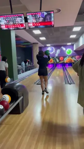 Bowling fail #fyp #fail #funnyvideo #omg #bowling 
