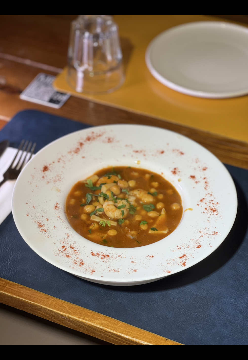 Mer & Terre — Crevettes & Pois Chiches 🦐 Une assiette où la mer rencontre la terre, entre la finesse des crevettes et le caractère des pois chiches. ✨ 🍽️ Réservation & commandes par telephone  📞 0558 35 95 81 🚚 Livraison disponible 📍 Kouba - Garidi 1  #food #creatorsearchinsights #foodnj #fyp #restaurant 