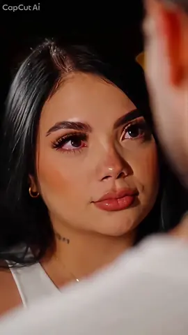 Cómo usar la IA para hacer el trend de llorar. Cómo usar el efecto de llanto. ¿Quieres probar la plantilla “tiene un nudo en la garganta” y el efecto de llorar con IA? 🥺 En este video te enseño dónde encontrar la plantilla y cómo hacer el trend paso a paso 📸. Con esta plantilla vas a lograr ese efecto emotivo increíble ✨. Prueba también el filtro de llorar siguiendo este tutorial súper rápido y fácil 💥. ¡Guarda este video y crea el tuyo hoy mismo! 👇 How to use AI to make the cry trend. How to use the cry effect. Want to try the “has a lump in your throat” template and the AI crying effect? 🥺 In this video I show you where to find the template and how to make the trend step by step 📸. With this template you’ll achieve an amazing emotional effect ✨. Try the crying filter too by following this super quick and easy tutorial 💥. Save this video and create your own today! 👇 #dreamina #dreaminapioneer #DreaminaWeb2 #dreaminaskillstudio Canvas-first — thats the new way AI video is made. Dreamina 2.0 is the new creative standard.