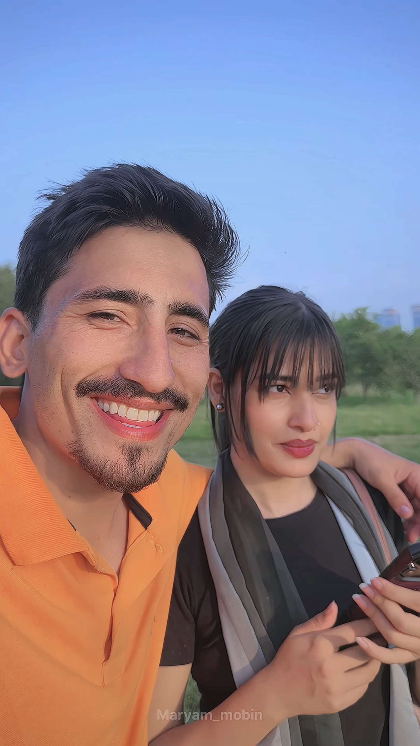 انه خانم مره سیل کنن 🤭🤣  #mobin #maryam #funny 