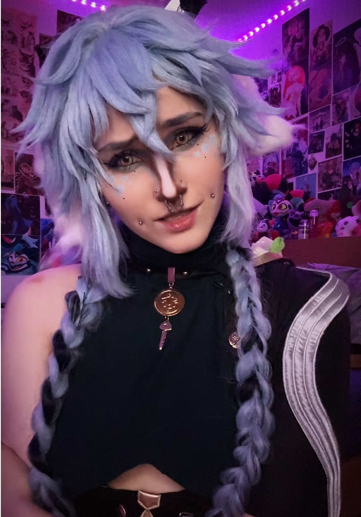 needed to post some other colour amongst my SEA of red coloured posts recently 😭😭  almost done on butler fizz hat!! i’m so excited, the huzz did an amazing job as per usual!!  #luciazzz #luciaelowen #luciazenlesszonezero #zenlesszonezero #zzz 