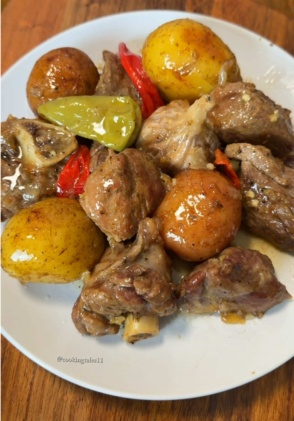 My favourite …. Ingredients: * 1 kg lamb * Red and white potatoes, chopped * 2 white onions, chopped * Green and red chillies * 1 whole garlic bulb * 1 tbsp ginger-garlic paste * 1 tbsp black pepper powder * 1 tbsp salt * 5 tbsp oil * ¼ cup water Method Layer potatoes, lamb, onions, chillies, spices, garlic, ginger-garlic paste, oil and water in a pressure cooker. Close the lid and pressure cook for 22–25 minutes after the first whistle. Transfer to a pot and cook until the excess water evaporates and the masala thickens. Serve hot with naan or your favourite side. #fyp #viral #potatoes #lamb #meat 