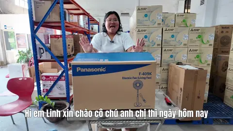 Cô chú anh chị đang tìm một chiếc quạt đứng vừa mát, vừa tiện lợi thì tham khảo ngay quạt đứng Panasonic F-409K nhé! 🌀 Quạt có sải cánh 40cm, công suất 51W, 3 cấp độ gió cho cô chú anh chị dễ dàng lựa chọn theo nhu cầu sử dụng. Đặc biệt, quạt có điều khiển từ xa, chức năng gió theo nhịp điệu và hẹn giờ tắt 1, 3, 6 tiếng, rất tiện khi sử dụng trong phòng ngủ hay phòng khách. Chiều cao điều chỉnh từ 128–143cm, phù hợp với nhiều không gian trong nhà.  Cô chú anh chị đang cần một chiếc quạt Panasonic chính hãng cho gia đình thì tranh thủ tham khảo và săn ngay nhé! ##quatdungpanasonic##quatpanasonic##quatcaypanasonic##quatdungpanasonicchinhhang##quatpanasonicchinhhang