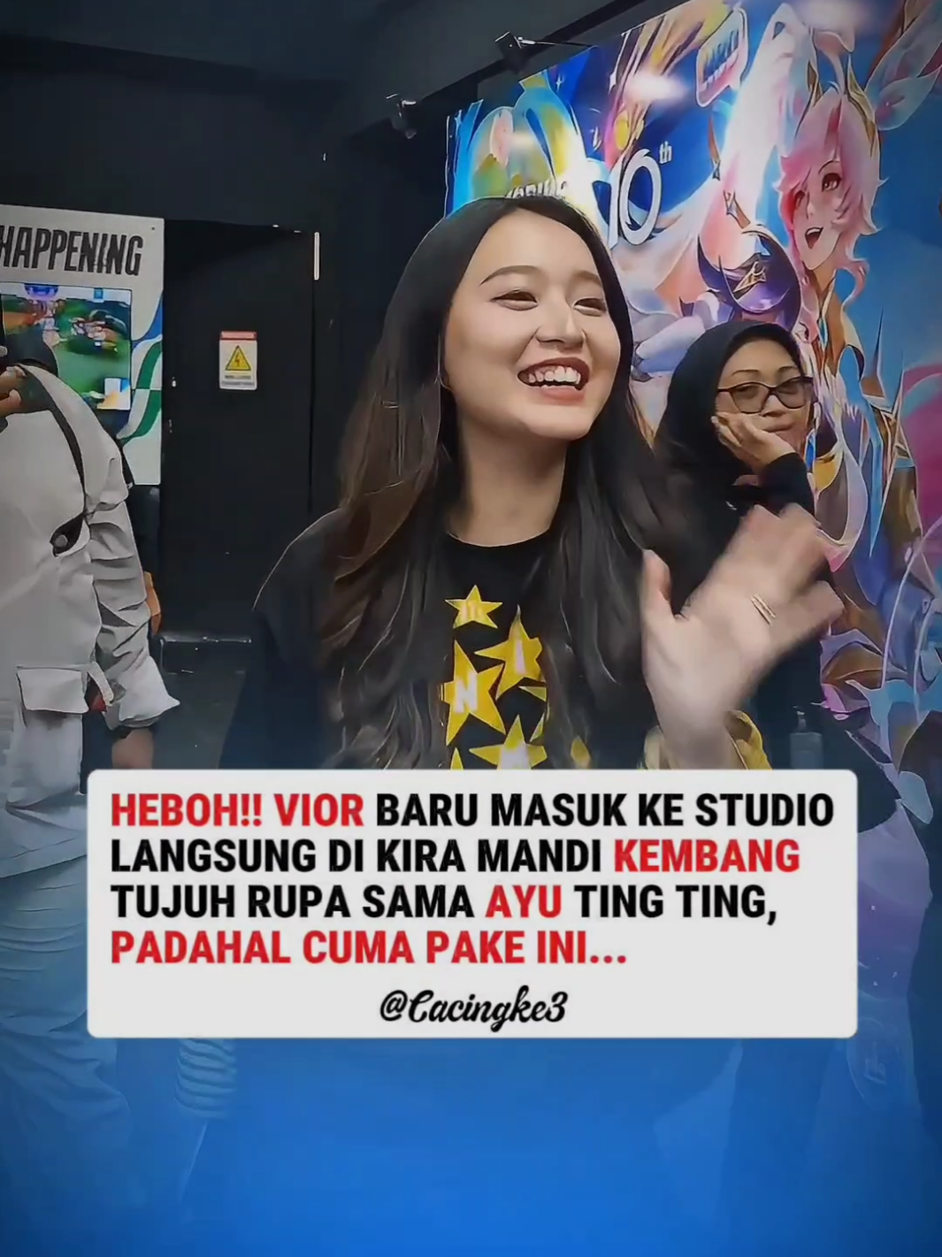 Parah sih ini! Baru dateng langsung disangka mandi kembang tujuh rupa sama Kak Ayu Ting Ting 😭😂 Padahal aslinya cuma pakai rahasia wangi andalan Vior! Emang boleh se-wangi dan se-fresh itu sampe bikin satu studio kepo? 🌸✨ Penasaran gak sih Vior pake apa? Coba tebak atau tag temen kamu yang wanginya tajem semerbak kayak gini! 👇 #viorpkp #viorvincent #juanneve 