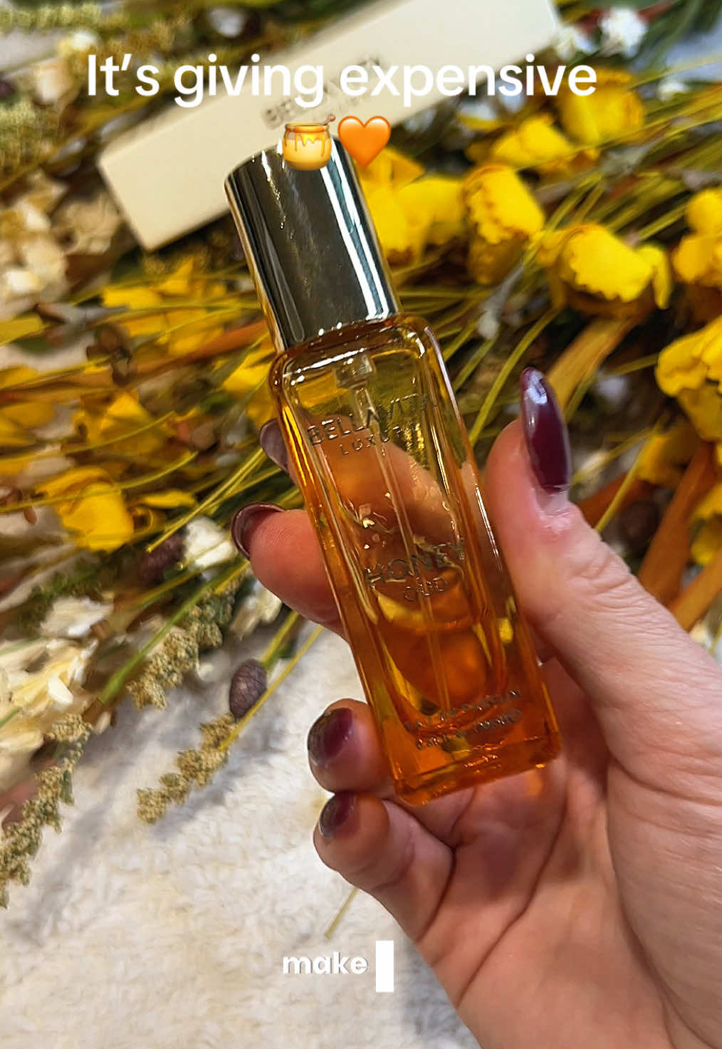 smells so rich and old money. I’m obsessed! #perfume #perfumes #perfumetiktok #bellavita #fragrance 