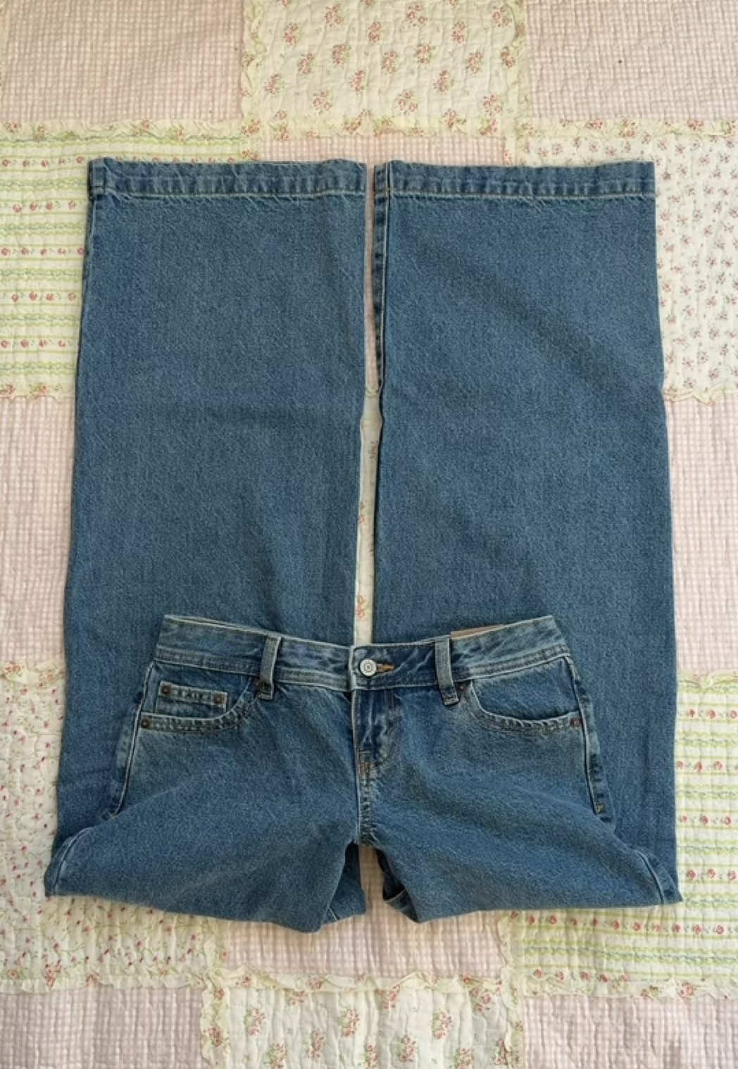 the fit and wash on these are perfect! Kaia jeans back in stock run before they sell out again #pacsun #lowrisebaggyjeans #chicaesthetic #y2k #downtowngirl lowrise baggy jeans dark wash coquette dollette girlbloggers Elena Gilbert outfit inspo aesthetic 