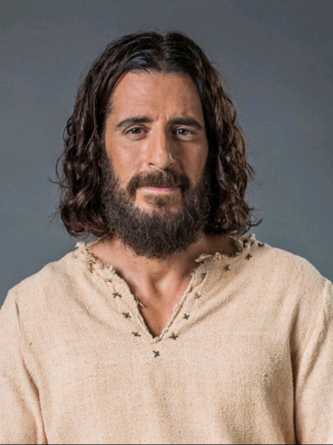 En una época donde tocar a un leproso era prohibido, Jesús no solo rompió la distancia, rompió el miedo. Un abrazo que le devolvió la dignidad antes de sanar su piel.  Temporada 1, Episodio 6 — The Chosen.  ¿Qué fue lo que más te impactó de esta escena? Te leo en los comentarios. #Jesus #TheChosen #Biblia #Milagro #Capcut 