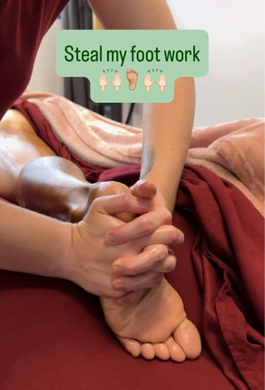 Steal my foot work ✨🦶🏼✨ Here’s my routine: direct heel pressure, plantar fascia work, stripping, and of course… the toe beans 🫘 If you’re short on time, but still want to fit in some quick, thorough footwork, try this! 😌 Leg work is up next 👀 What part of the body should I do after that? 👇🏻 . . . . . . #MistyMountainsMassage #UtahLMT #MassageTherapist #MassageTips #FootMassage