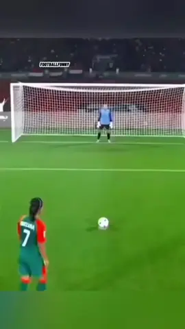 #FootballWomen #WomensFootball #GirlsWhoPlayFootball #WomenInFootball #fyp 