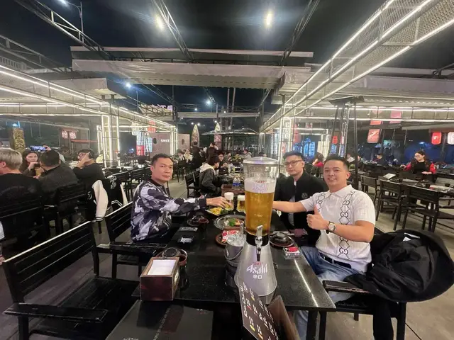 Chúc cho tất cả các chị em phụ nữ 20-10 tràn đầy niềm vui, hạnh phúc bên gia đình và người thân nhé 💐💐! Thế thôi còn anh em tôi đi uống bia kkk 😂