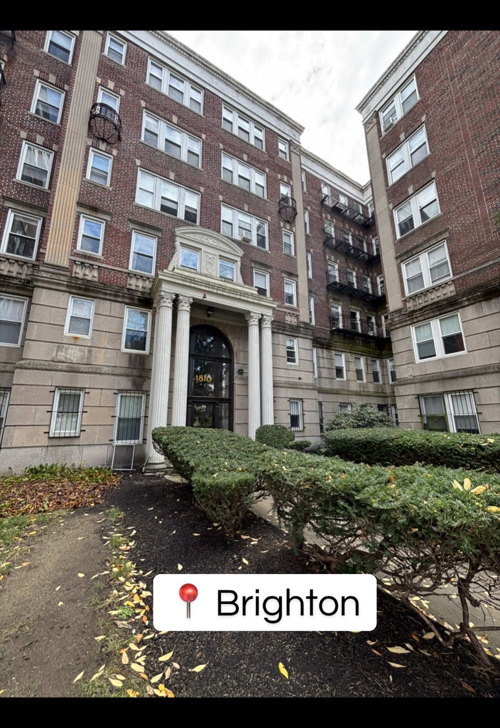 Apartment tour‼️ A very spacious 2 bedroom right on Comm Ave close to Brookline/Cleveland Circle #apartmenttour #bostonrealestate #bostonapartment #boston #apartment 