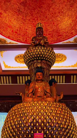 GIỚI ĐÀI VIỆN CAM LỒ PHƯƠNG ĐẲNG (gọi tắt là GIỚI ĐÀI VIỆN HUỆ NGHIÊM) 🪷 Nơi đây là khu nội viện tại Luật Viện Chùa Huệ Nghiêm, dành cho chư Tăng chuyên tâm tu học và hành trì giới Luật.🪷 Ngoài giới đài có bốn tượng Tứ Đại Thiên Vương bằng đá. Bên trong giới đài thờ tam thân Phật gồm: Pháp Thân Tỳ Lô Giá Na Phật, Báo Thân Lô Xá Na Phật và hoá thân Thích Ca Mâu Ni Phật. Ba tượng Phật ngồi trên toà sen nghìn cánh, thiết kế theo Kinh Phạm Võng Tả; Đức Lô Xá Na ở thế giới Liên Hoa Đài Tạng.🪷 Giới đàn chia thành ba bậc - bốn mặt, hình vuông (gọi là Địa Luân Đàn), có 72 vị thần Hộ Giới bằng đá, điêu khắc rất oai phong. Bên trên trần khắc hơn 7000 chữ giới Kinh Tỳ Kheo, bốn bên tường khắc 16000 chữ Luật Bồ Tát Giới trong Kinh Phạm Võng, tất cả đều được thiếp vàng. Bốn cột triện câu liễn đối và bộ bao lam chạm rồng bằng gỗ.🪷 Tam thân Phật tựa lưng nhau hướng về ba cõi. Cả bốn bức tượng Phật được nâng bởi đài sen cao 1000 cánh, trên mỗi cánh sen đều được khắc nổi hình Phật Thích Ca. Các tượng Phật và đài sen đều được tạo tác đặc biệt từ gỗ nguyên khối. 🪷 #chuahuenghiem  #luatvienhuenghiem  #phatphapnhiemmau  #phatgiaovietnam  #viral 
