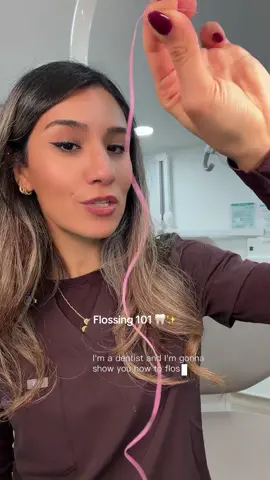 Flossing tutorial from a dentist for healthy, happy teeth and gums!  Save for later 💓 #dentok #dentalhygiene #dentaltips #oralhygienetips #cavityfreeteeth