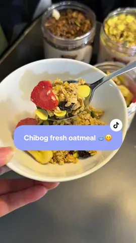Kapag tinatamad mag-isip ng breakfast… OATMEAL IT IS! 🥣 Quick, easy at perfect pang-start ng araw.  @Chibog Fresh @Chibog Fresh PH  💛 #ChibogFresh #chibogfreshph #breakfastideas #premiumoatmeal #healthybreakfast 