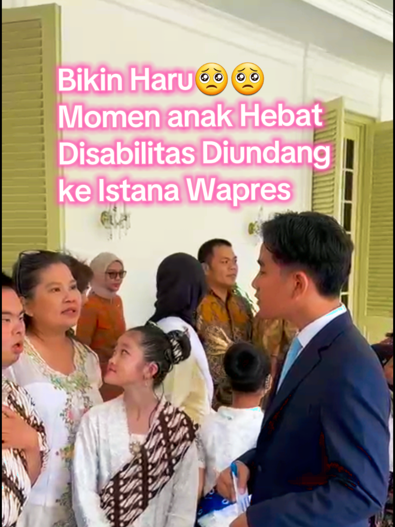 Bangga banget liat anak-anak Komunitas Aku Menari dapet apresiasi sebesar ini. Dikasih izin latihan rutin di auditorium Istana langsung sama Wapres Gibran buat persiapan pentas di TIM nanti. Terus berkarya anak-anak hebat! 🇮🇩❤️ ​Yuk penuhi kolom komentar dengan doa dan semangat buat mereka! 🚀 ​#MomenHaru #dimulaitariankecillku #TariIndonesia #WapresGibran #AkuMenari 