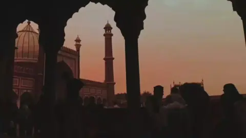 Us pe bhi farz hai wafa 😭🫀 #onemillionlikes #foryoupage #viralvideo #lyrics_songs #umarxsthetics 