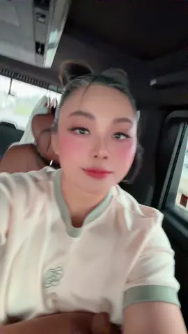 ตั้งหน้าตั้งตาทำงานโปรโมตหนังกะเทยไทยบ้านไวรัสล้างโลกที่จะเข้าวันที่ 5 พฤศจิกายนนี้ รอกำลังใจจากแฟนๆทุกคนนะคะ 