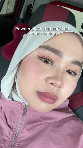 Berpeluh pun blusher tetap onz