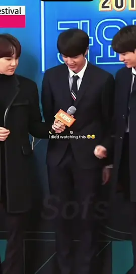 Its jimin ignoring that mic for me😭😭. #bangtan#microphone#trending #armybts #foryoupage❤️❤️ 
