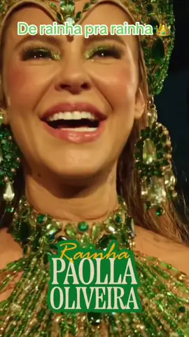 É OFICIAL: A RAINHA DE RAMOS ESTÁ COROADA! 👑💚😭 Paolla Oliveira recebeu a coroa das mãos de IZA e assumiu oficialmente seu reinado à frente da bateria da Imperatriz Leopoldinense! Duas gigantes, um momento histórico! 🥹♥️ E aí, o que acharam dessa coroação? 👇 #carnaval2027 #rainhadebateria #samba #paollaoliveira #iza 