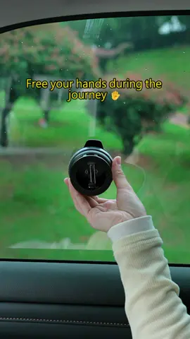 Strong adhesive suction, 360-degree adjustment, and one-hand snap make this car mount totally elite. #sohochic #discoveryourgift #carmount #phoneholder #xo