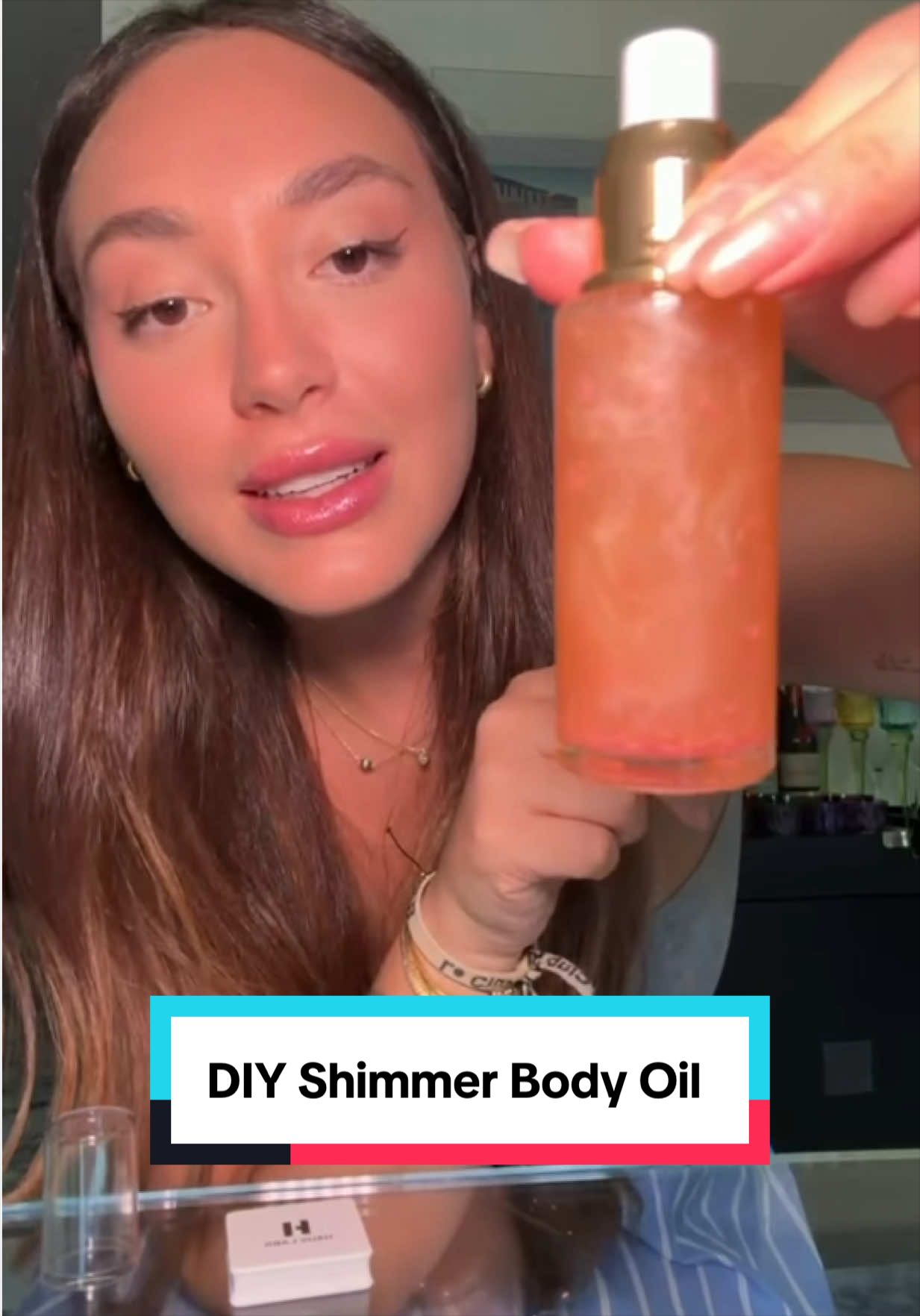 It’s a secret 🤫 Making your own body glow oil has never been so easy #fragrances #skincare #DIY #foryoupage❤️❤️ #fyp 