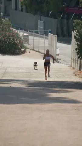 4 legs vs 2 legs Can you guess how it end?😅 #race #Running #dog