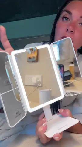Traveling mirror 