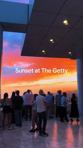 Most beautiful sunset over The Getty yesterday #thegetty #gettymuseumlosangeles #losangeles #sunset #losangelescalifornia 