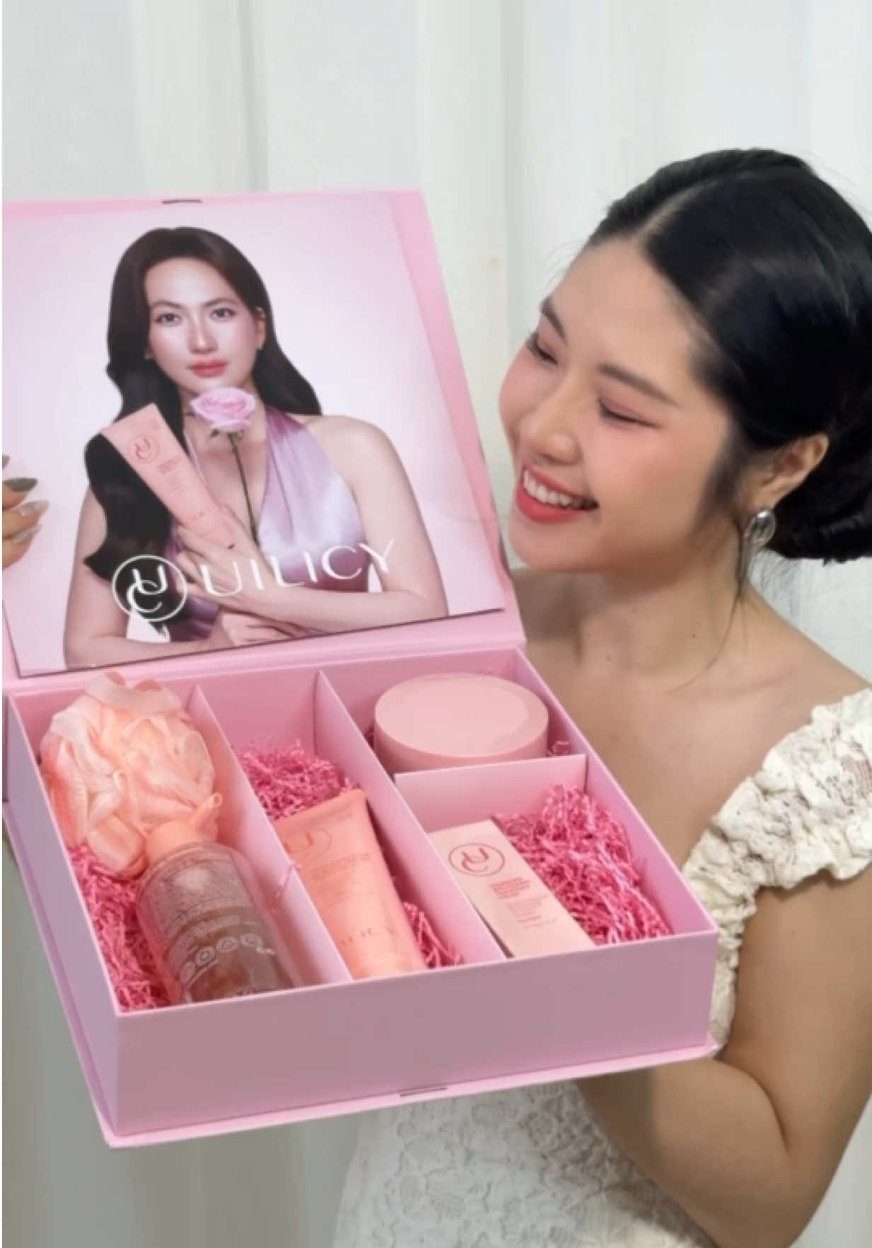 Có nhiều sự xinh đẹp ở đây #20thang10 #beauty #makeup #UILICY #GUVIET 